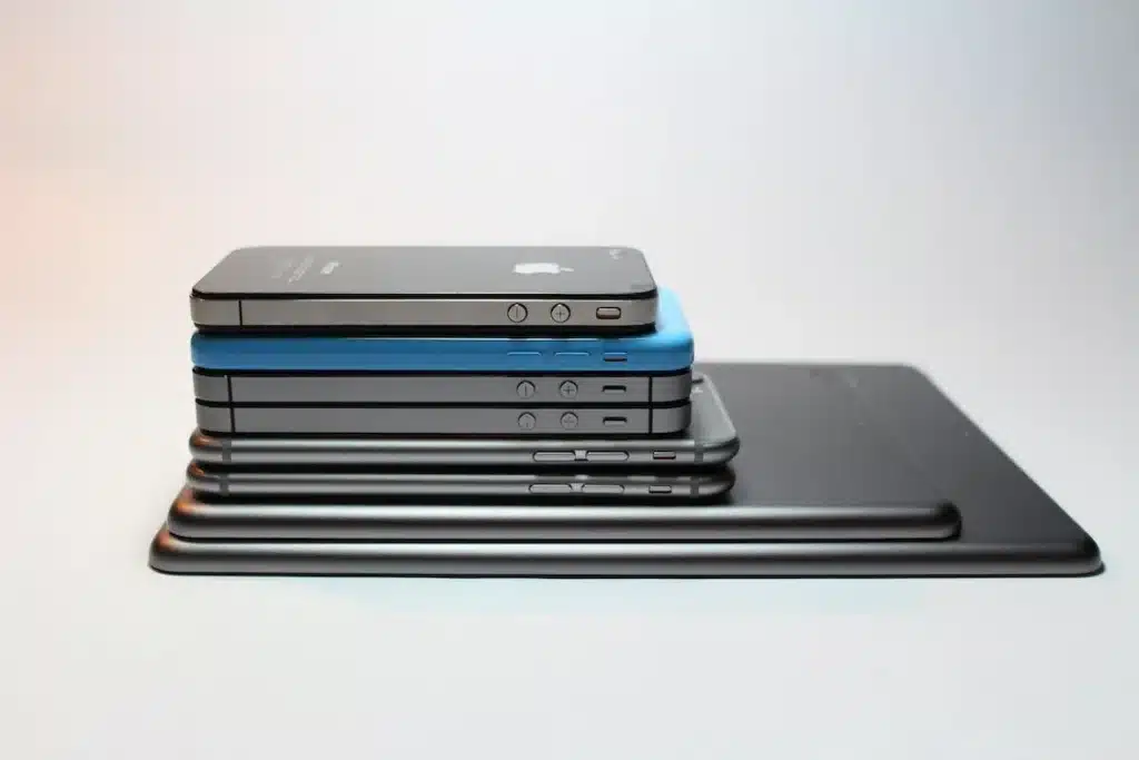 Mobility and logistics, Stack of iPhones and iPads.